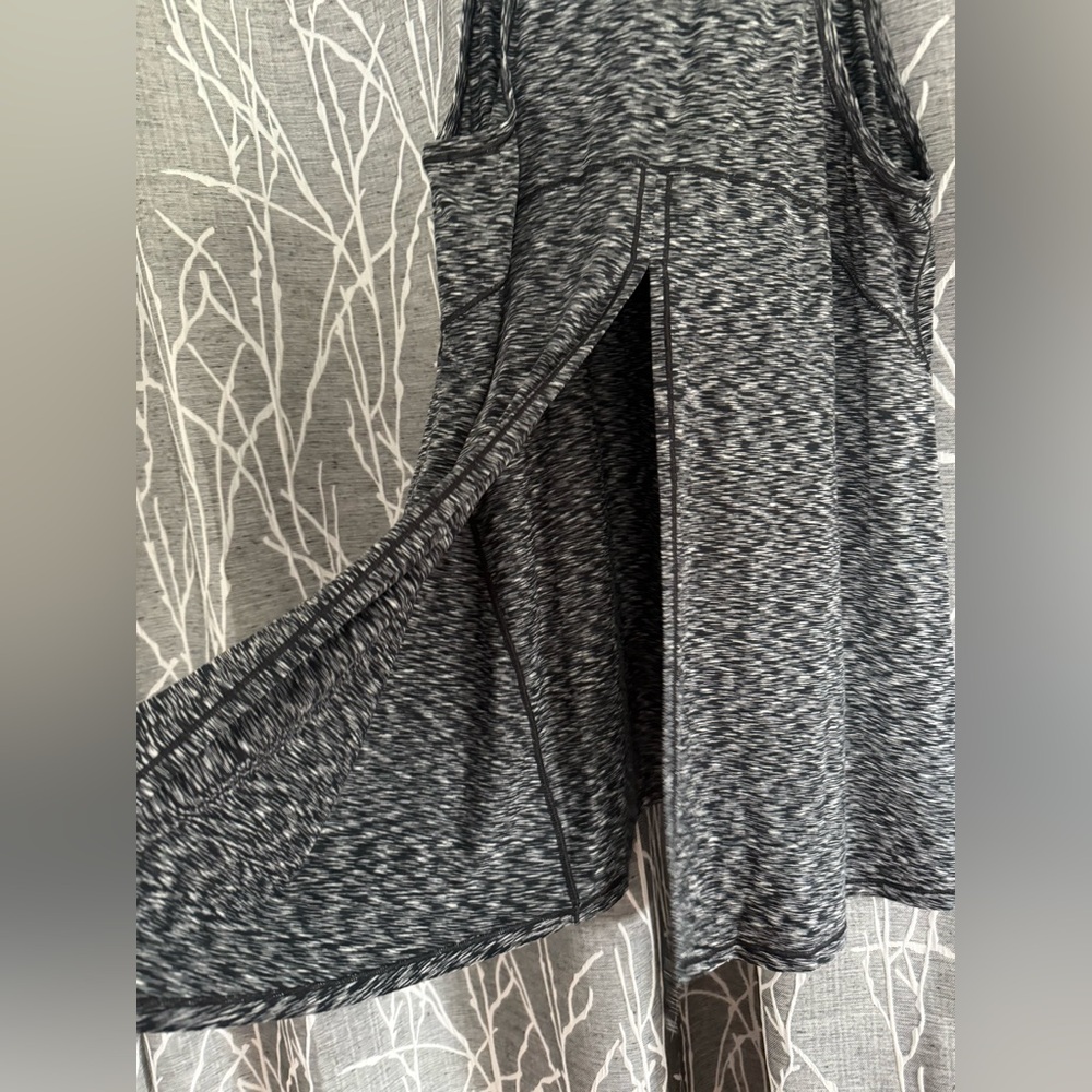 Lululemon Split Back Gray Heathered Tank Top size 10 - Picture 3 of 4
